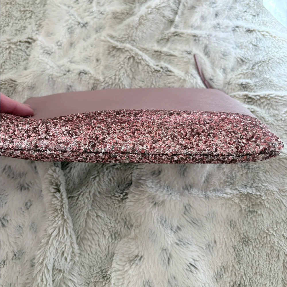 Kate Spade New York Gia Clutch/Pouch in Dusty Peony in Like New Condition.